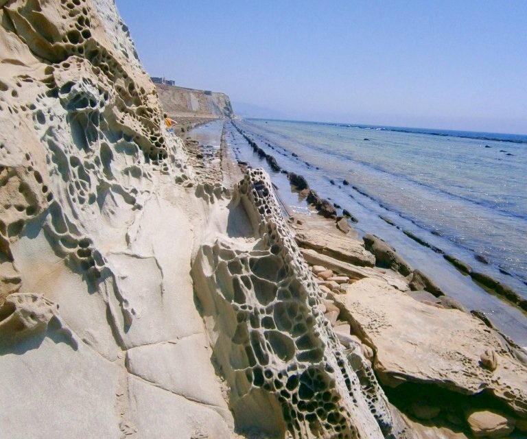 La magia del Flysch: el Parque Natural del Estrecho