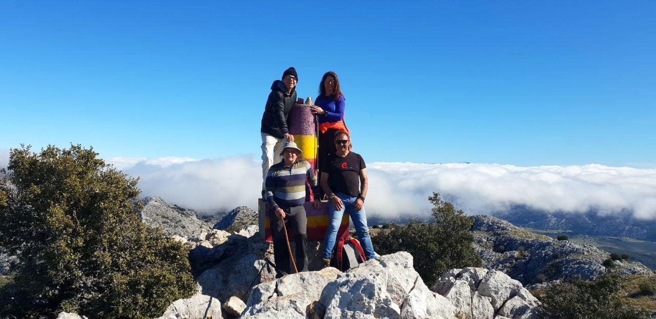 Sobrevolando la Sierra de Grazalema.