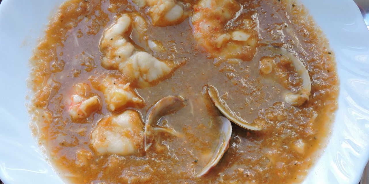Sopa de pescado vasco gaditana.