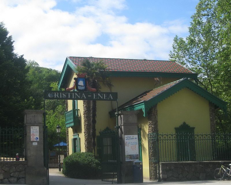 Un paseo por el parque de Cristina Enea.