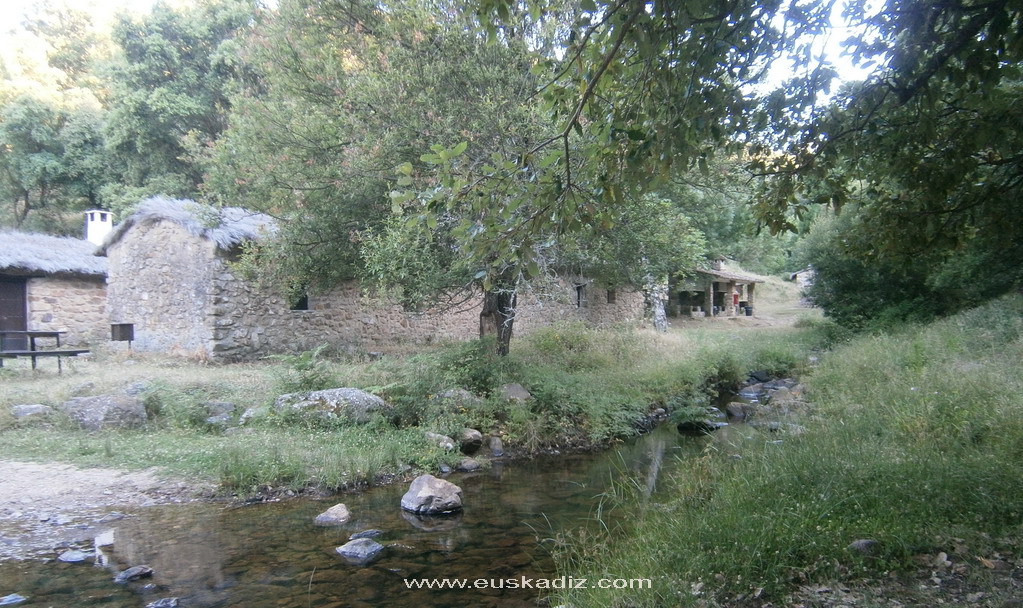 Cabañas en La Sauceda.