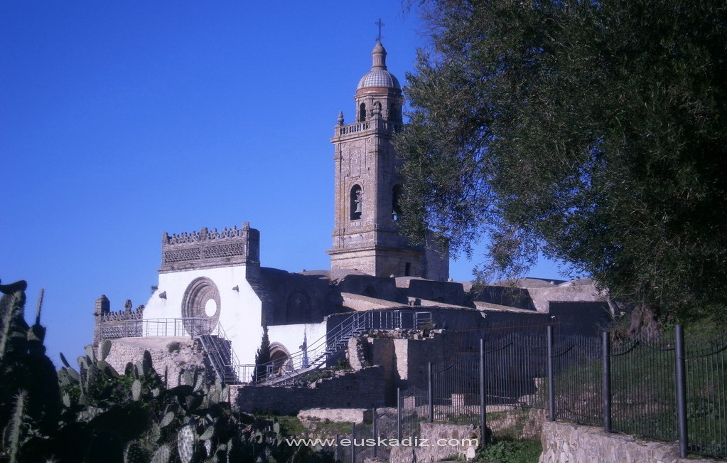 Vista de la Iglesia Mayor de Medina.